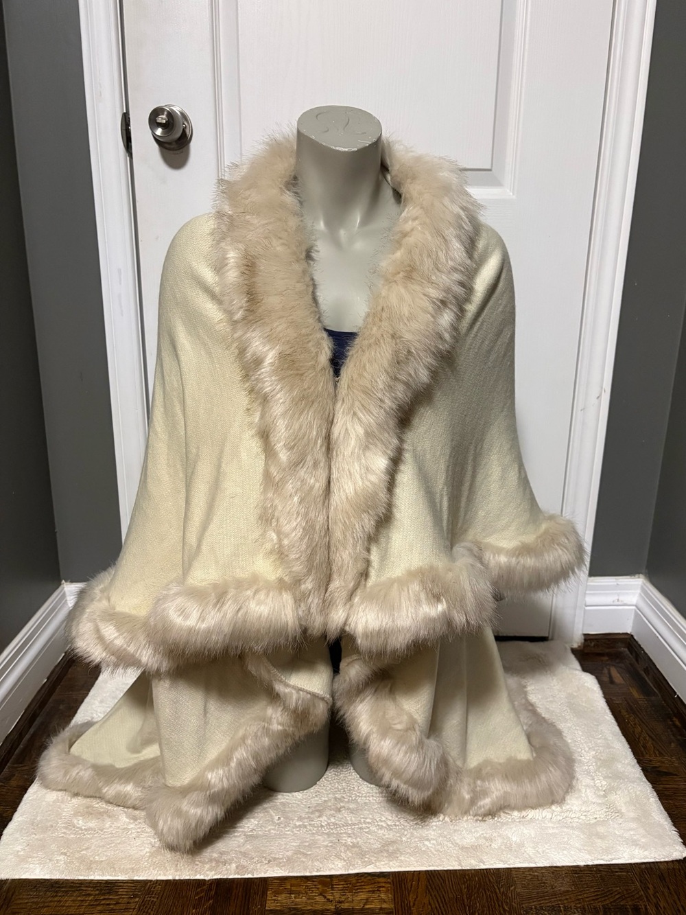 Faux Fur Trim Shawl Cape - Picture 5 of 11